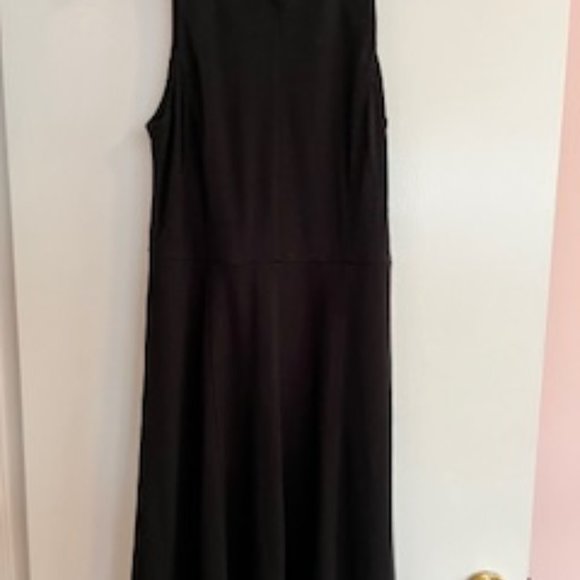 DRESSES - Picture 6 of 13